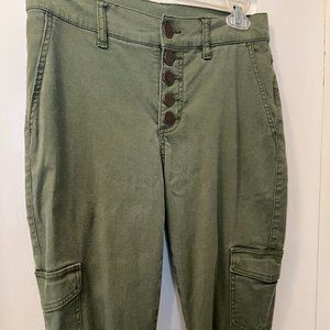 Cabi Clothing Button Fly Cargo pants, size 4, Olive Green
